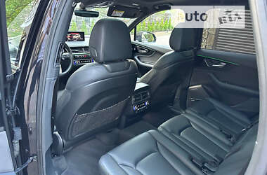 Внедорожник / Кроссовер Audi Q7 2017 в 