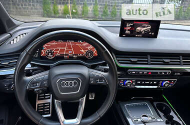 Внедорожник / Кроссовер Audi Q7 2017 в 