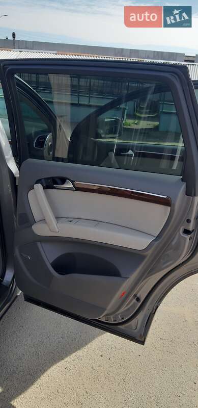 Позашляховик / Кросовер Audi Q7 2011 в Романіву