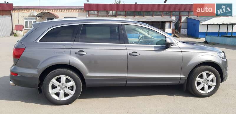 Позашляховик / Кросовер Audi Q7 2011 в Романіву