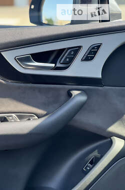 Позашляховик / Кросовер Audi Q7 2016 в 