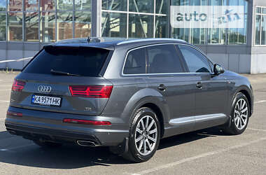 Позашляховик / Кросовер Audi Q7 2016 в 