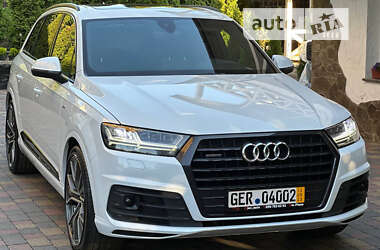 Позашляховик / Кросовер Audi Q7 2017 в 
