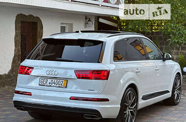 Позашляховик / Кросовер Audi Q7 2017 в 