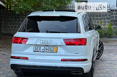 Позашляховик / Кросовер Audi Q7 2017 в 