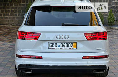 Позашляховик / Кросовер Audi Q7 2017 в 