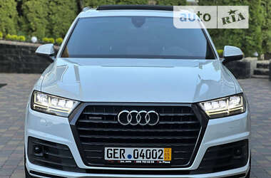 Позашляховик / Кросовер Audi Q7 2017 в 