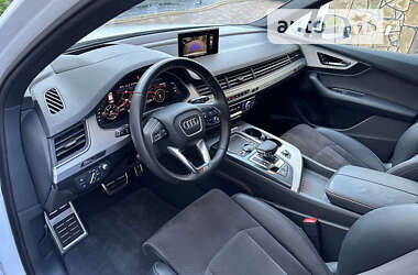 Позашляховик / Кросовер Audi Q7 2017 в 