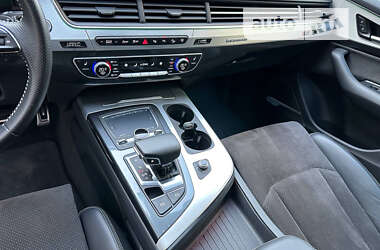 Позашляховик / Кросовер Audi Q7 2017 в 