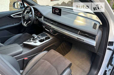 Позашляховик / Кросовер Audi Q7 2017 в 