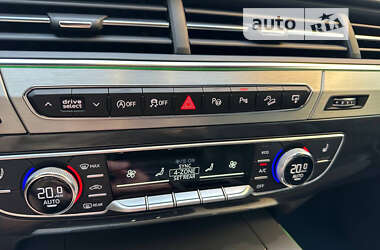 Позашляховик / Кросовер Audi Q7 2017 в 