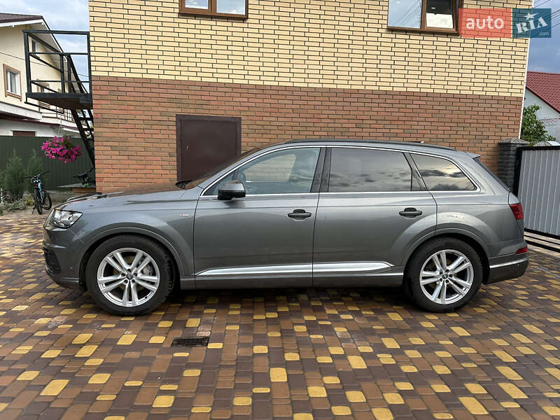 Позашляховик / Кросовер Audi Q7 2017 в Києві