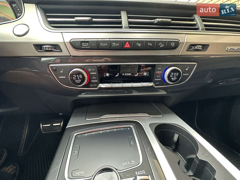 Позашляховик / Кросовер Audi Q7 2017 в Києві
