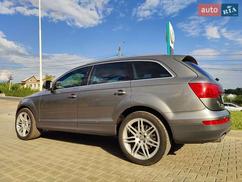 Позашляховик / Кросовер Audi Q7 2010 в Чернівцях