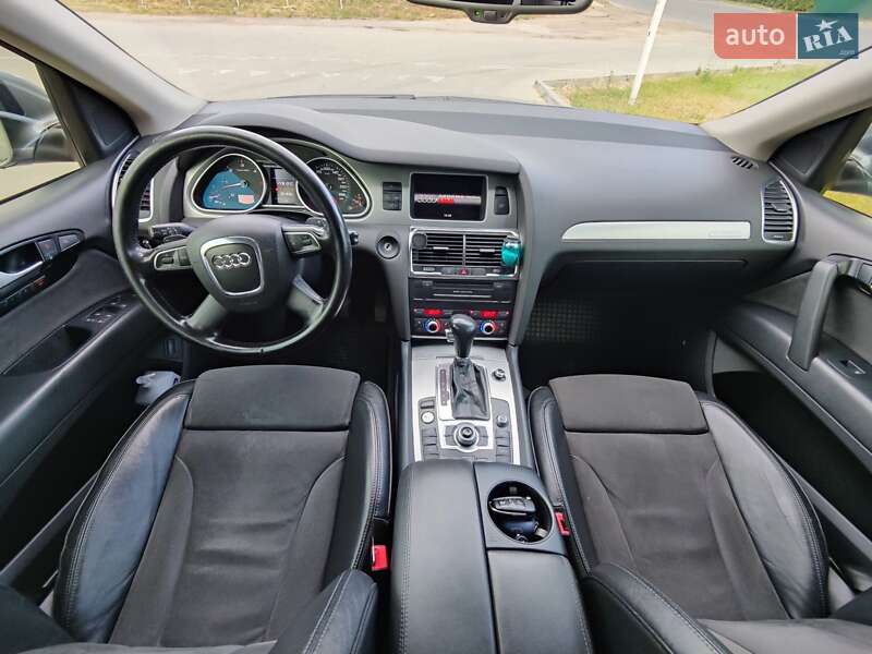 Позашляховик / Кросовер Audi Q7 2010 в Чернівцях