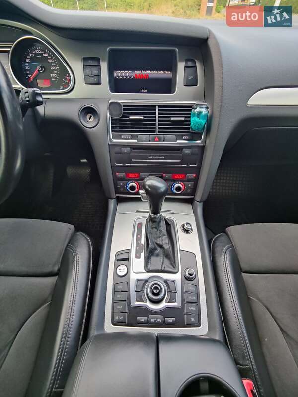 Позашляховик / Кросовер Audi Q7 2010 в Чернівцях