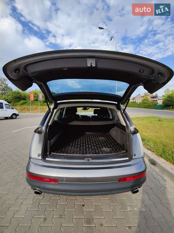 Позашляховик / Кросовер Audi Q7 2010 в Чернівцях