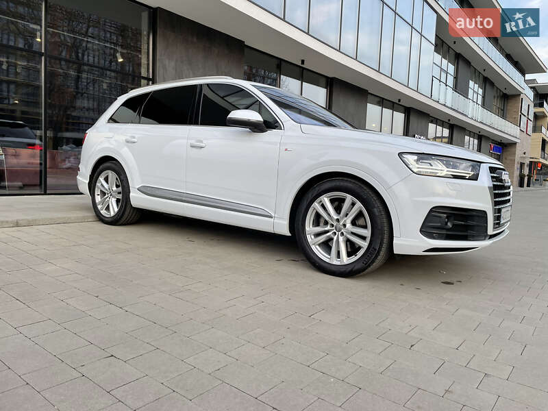 Позашляховик / Кросовер Audi Q7 2015 в Ужгороді