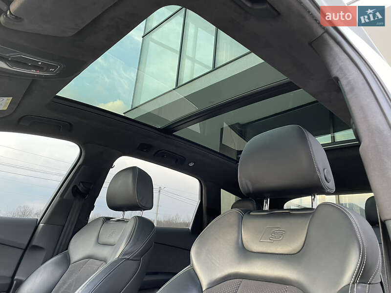 Позашляховик / Кросовер Audi Q7 2015 в Ужгороді