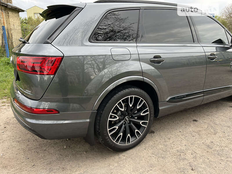 Позашляховик / Кросовер Audi Q7 2015 в Золочеві