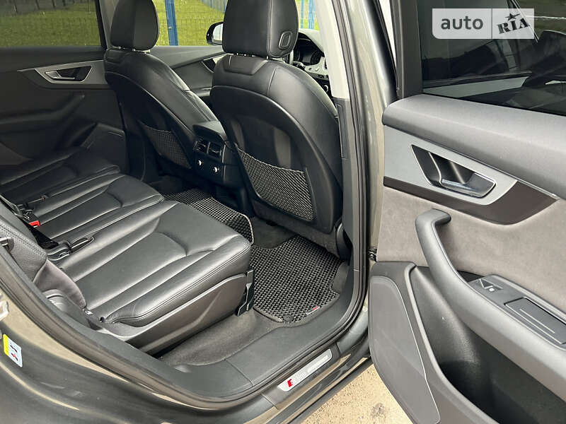 Позашляховик / Кросовер Audi Q7 2015 в Золочеві