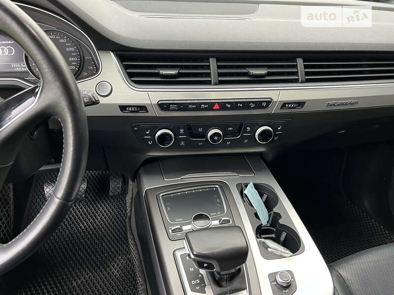 Позашляховик / Кросовер Audi Q7 2015 в Золочеві