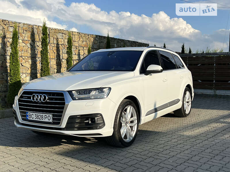 Внедорожник / Кроссовер Audi Q7 2017 в 