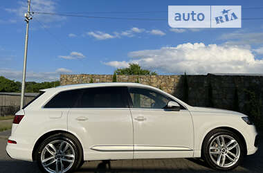 Внедорожник / Кроссовер Audi Q7 2017 в 