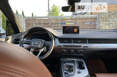 Внедорожник / Кроссовер Audi Q7 2017 в 