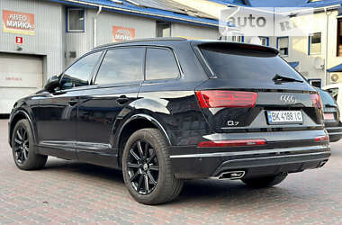 Внедорожник / Кроссовер Audi Q7 2017 в 