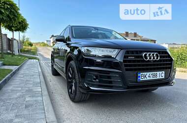 Внедорожник / Кроссовер Audi Q7 2017 в 