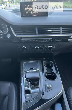 Внедорожник / Кроссовер Audi Q7 2017 в 