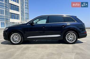 Внедорожник / Кроссовер Audi Q7 2015 в 