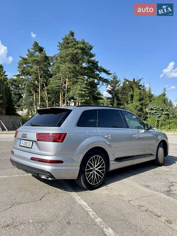 Внедорожник / Кроссовер Audi Q7 2017 в Умани