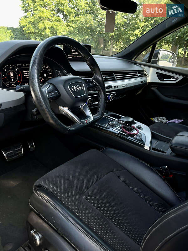 Внедорожник / Кроссовер Audi Q7 2017 в Умани