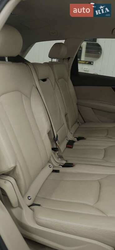Позашляховик / Кросовер Audi Q7 2016 в Львові