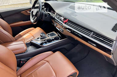 Внедорожник / Кроссовер Audi Q7 2017 в 