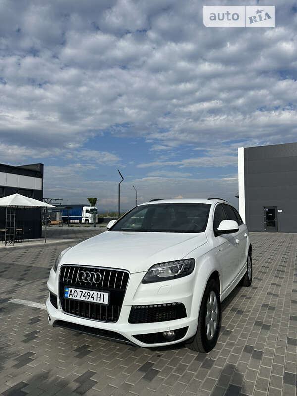 Позашляховик / Кросовер Audi Q7 2015 в 