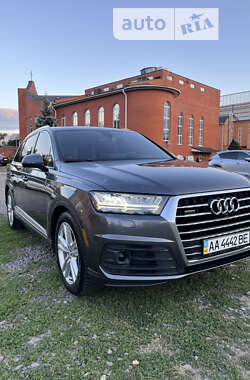 Внедорожник / Кроссовер Audi Q7 2016 в 