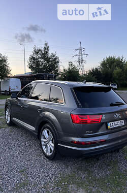 Внедорожник / Кроссовер Audi Q7 2016 в 