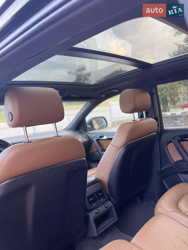 Внедорожник / Кроссовер Audi Q7 2010 в Черновцах