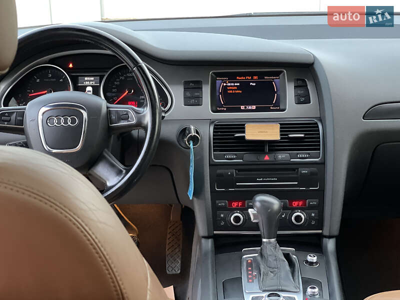 Внедорожник / Кроссовер Audi Q7 2010 в Черновцах