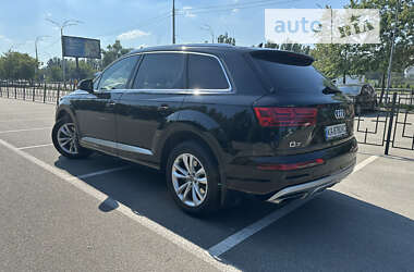 Внедорожник / Кроссовер Audi Q7 2017 в 