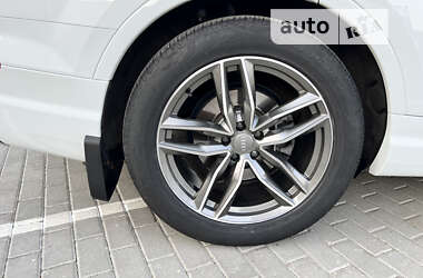 Внедорожник / Кроссовер Audi Q7 2017 в 