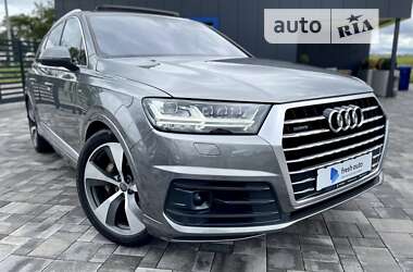 Позашляховик / Кросовер Audi Q7 2015 в 