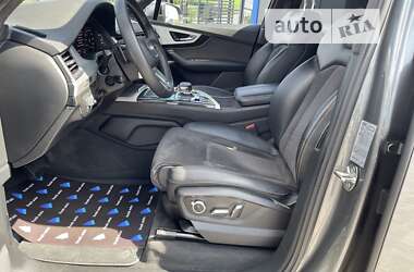 Позашляховик / Кросовер Audi Q7 2015 в 