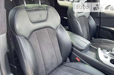 Позашляховик / Кросовер Audi Q7 2015 в 