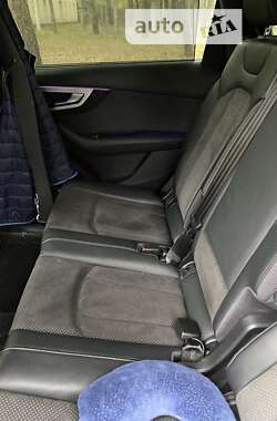 Позашляховик / Кросовер Audi Q7 2017 в 