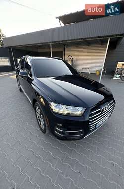Внедорожник / Кроссовер Audi Q7 2016 в 