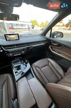 Внедорожник / Кроссовер Audi Q7 2016 в 